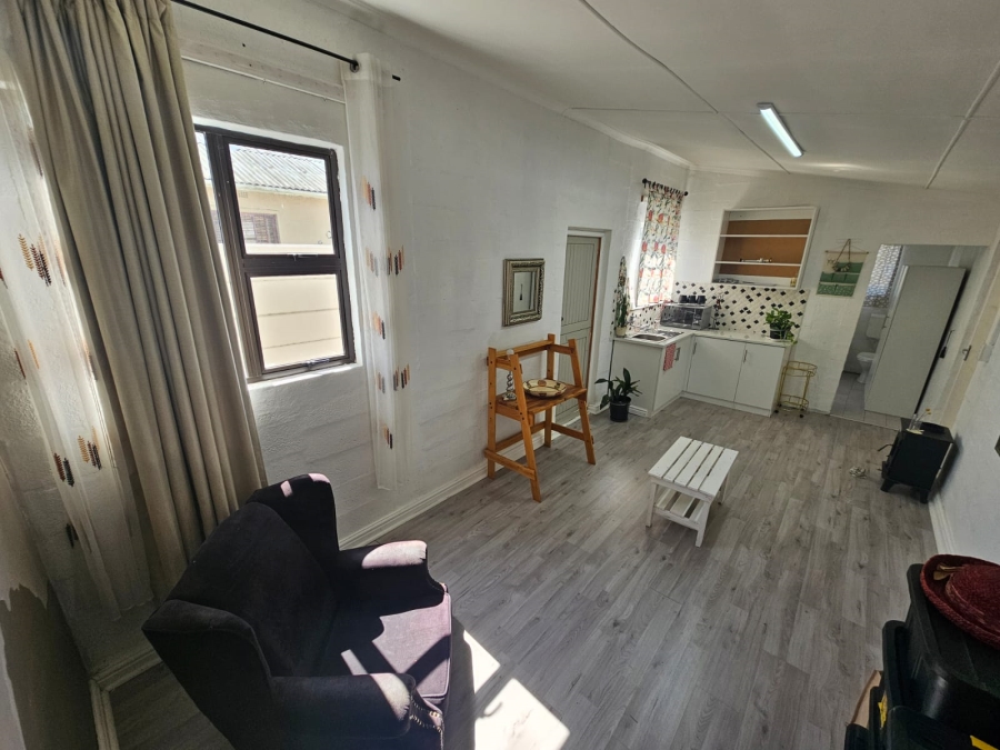 To Let 2 Bedroom Property for Rent in Oakdale Western Cape